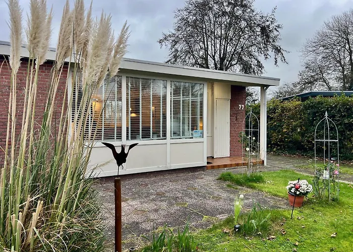 בית נופש Retreat Near Sint Maartenszee *
