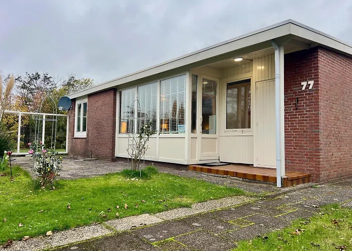 Retreat Near Sint Maartenszee בית נופש